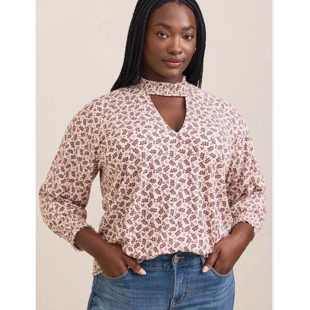 Torrid Textured Jersey Choker Neck Smocked Hem Cuffs Top Blouse Size 00 M/L